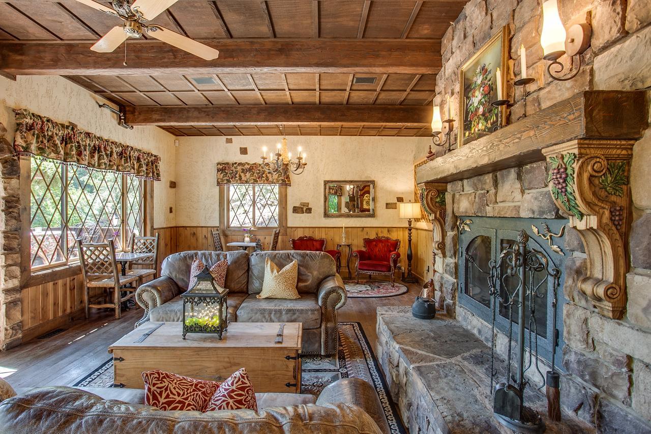 Storybook Riverside Inn Лівенворт Екстер'єр фото